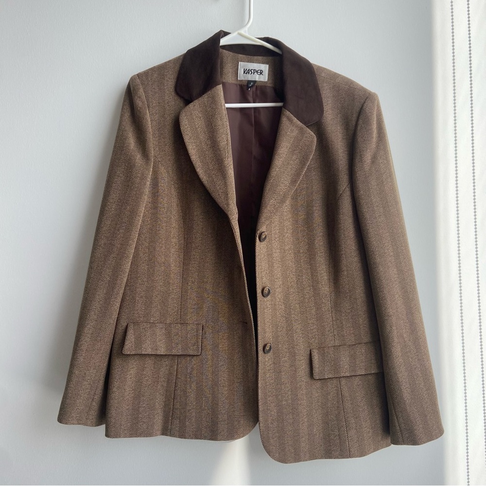 Vintage Brown Blazer with Faux Suede Collar and Subtle Stripes